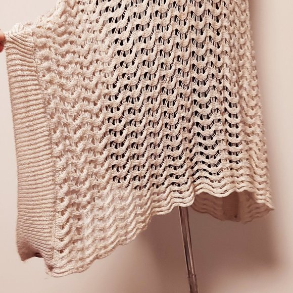 Anthropology Sparrow ~ small  warm ivory - Picture 4 of 10